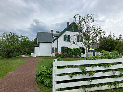 プリンスエドワード島にある赤毛のアンの家をイメージした建物です。