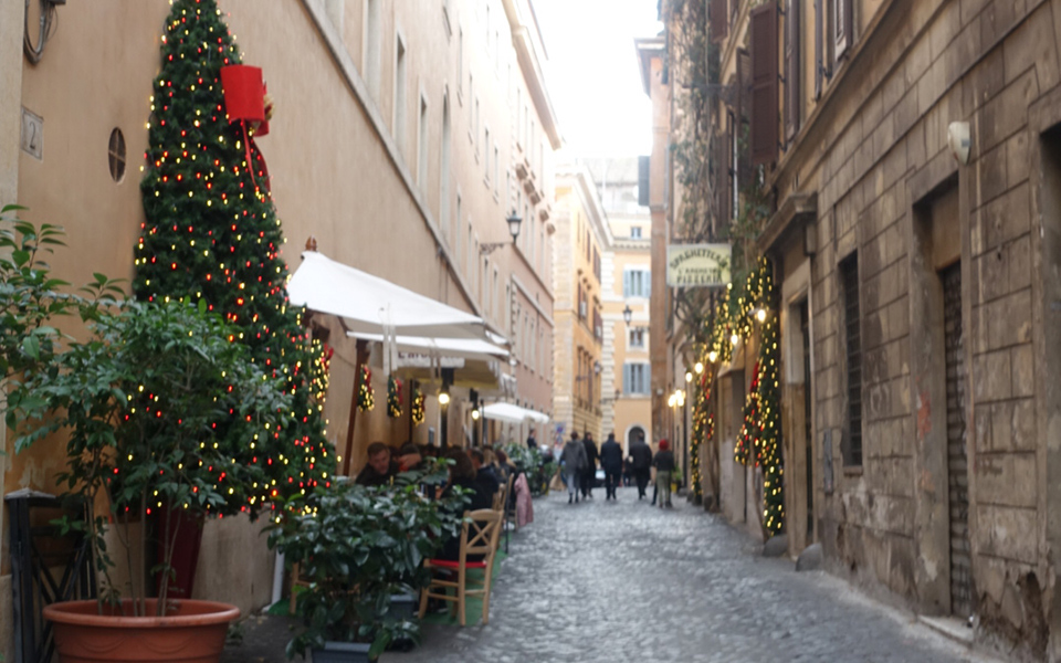 ローマのクリスマスの路地