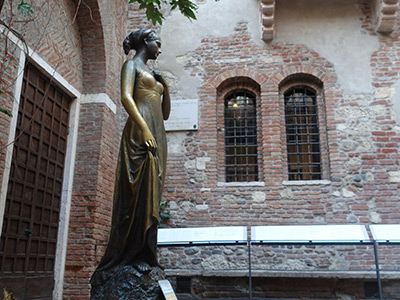 ロミオとジュリエットのジュリエットの銅像