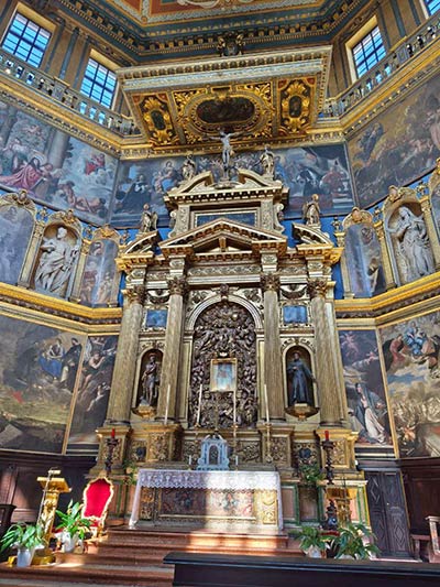 教会はイタリアで行ってみたかった場所のひとつ。