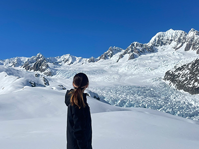 大学の休み中に旅行に行き氷河を見た時。