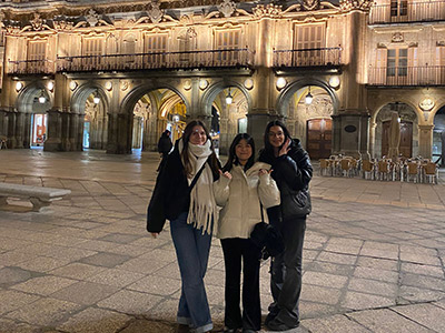 よく遊んでいて、いまでも連絡をとっている友達。