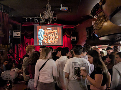 よく行っていたカラオケの様子。