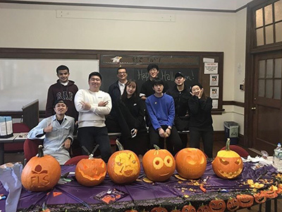 学校でのハロウィンイベントの際の写真です。